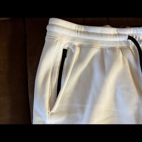 SOLD!!!  HOLLISTER 7” JOGGER SHORTS XL - Picture 3 of 10
